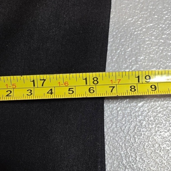 Lululemon Womens 6 Perfectly Oversized Cropped Crew Softstreme Black - Picture 9 of 9